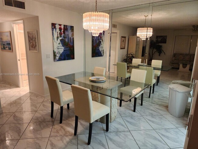 Foto del edificio - 5150 Lakefront Blvd