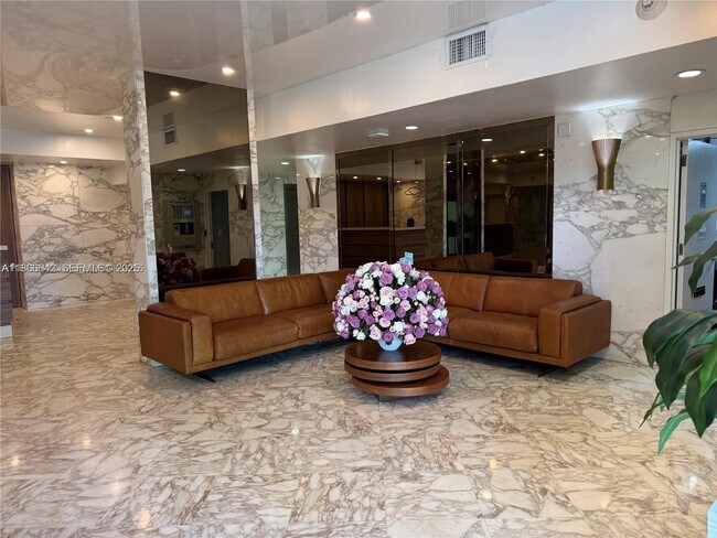 Foto del edificio - 7135 Collins Ave