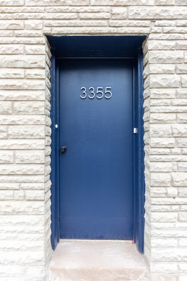 Building Photo - 3355 N Troy St