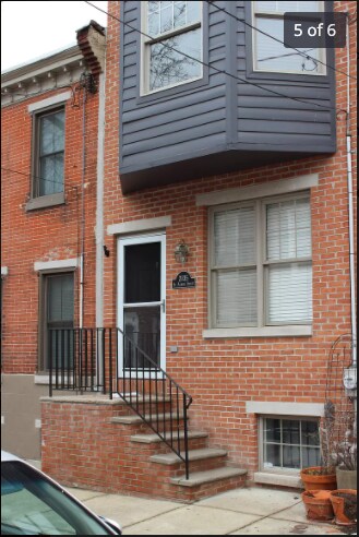 Building Photo - 2035 Saint Albans St