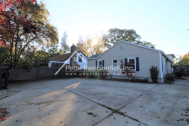 Building Photo - Updated 3bd/1ba Fair Oaks House with bonus...