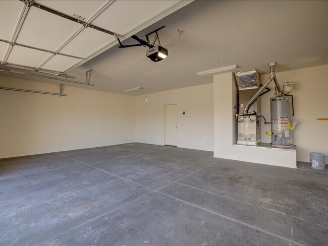 Foto del edificio - Ready Living: Solar Panels, EV Charging & Open-Concept Design!