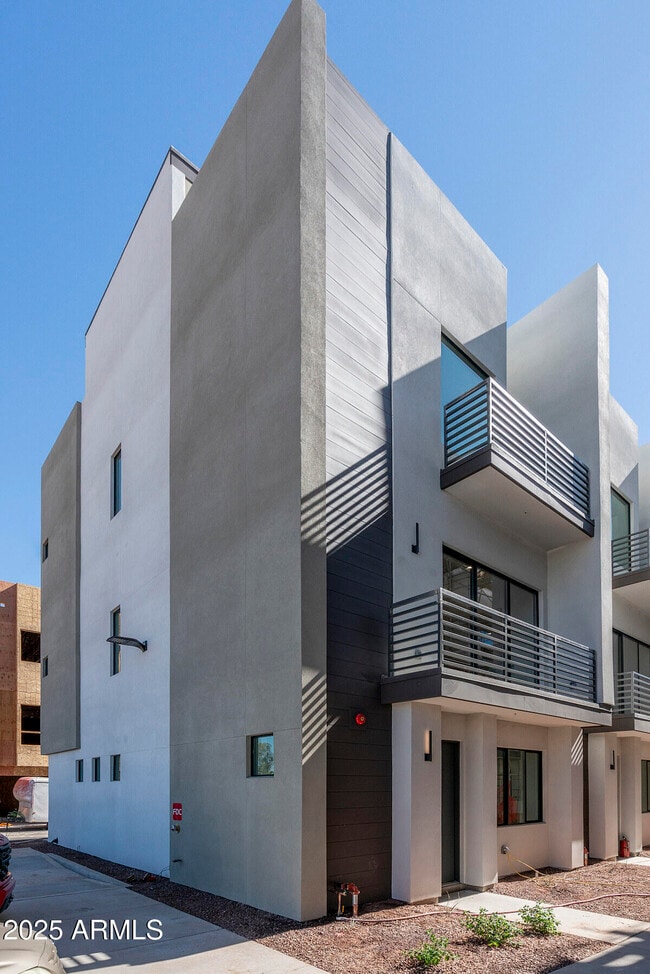 Building Photo - 4220 N 32nd St