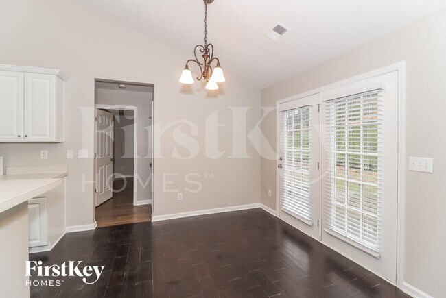 Foto del edificio - 7250 Lanier Cove Ct