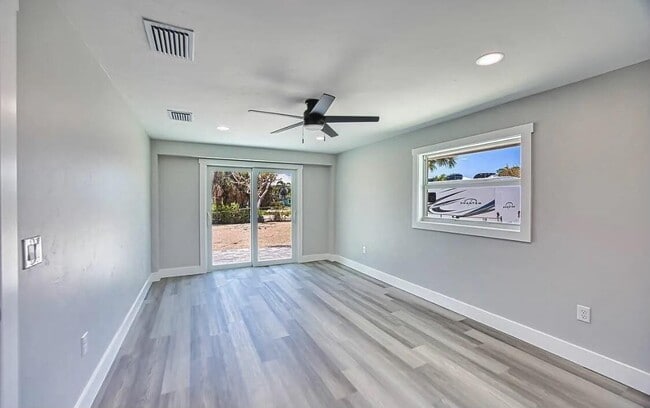 Building Photo - 446 Lake Murex Cir
