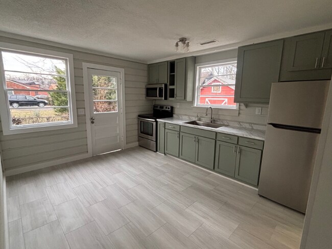 Foto del edificio - 35 Whitsett Rd