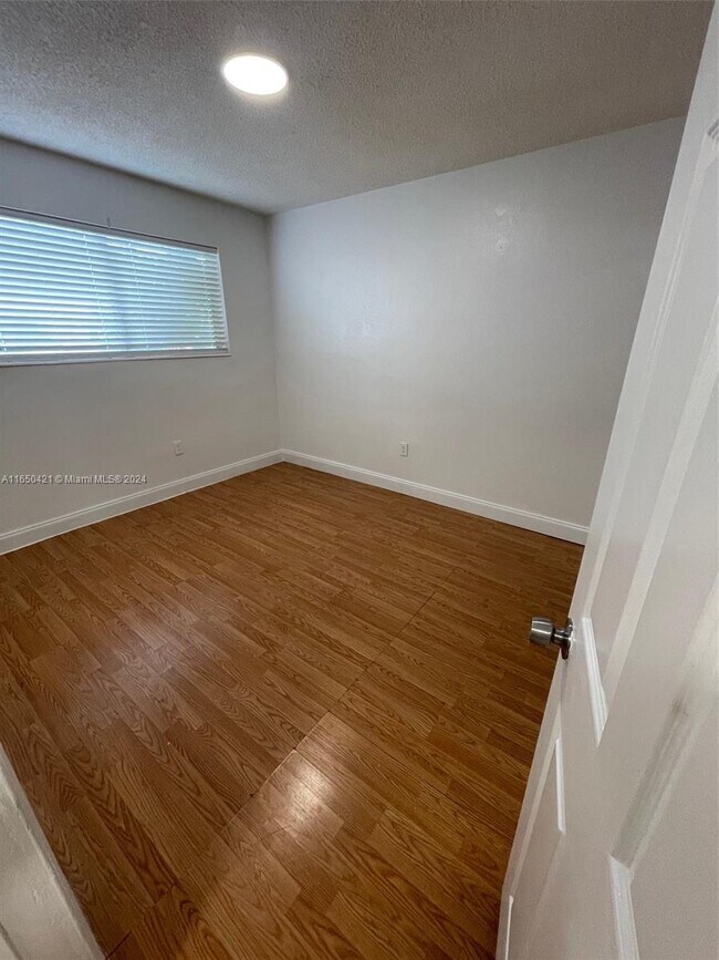 Foto del edificio - 6869 NW 30th St