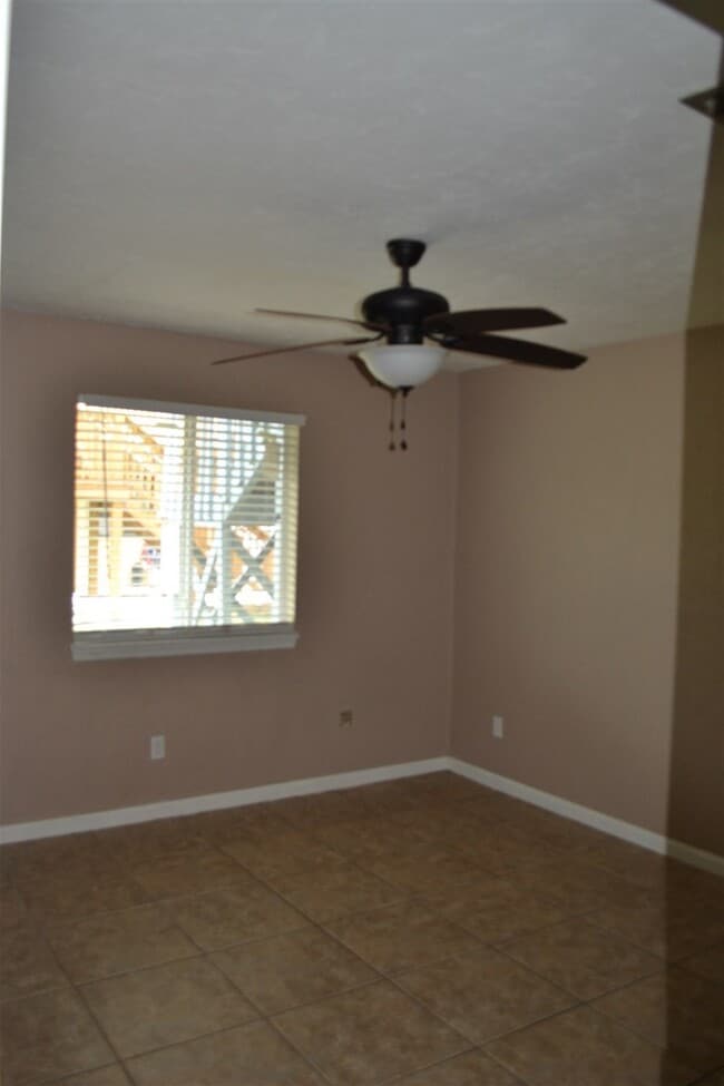 Building Photo - 285 Dixie Dr