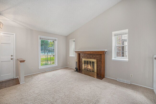 Foto del edificio - Welcome Home to Bristol Cove - Rare End-Un...