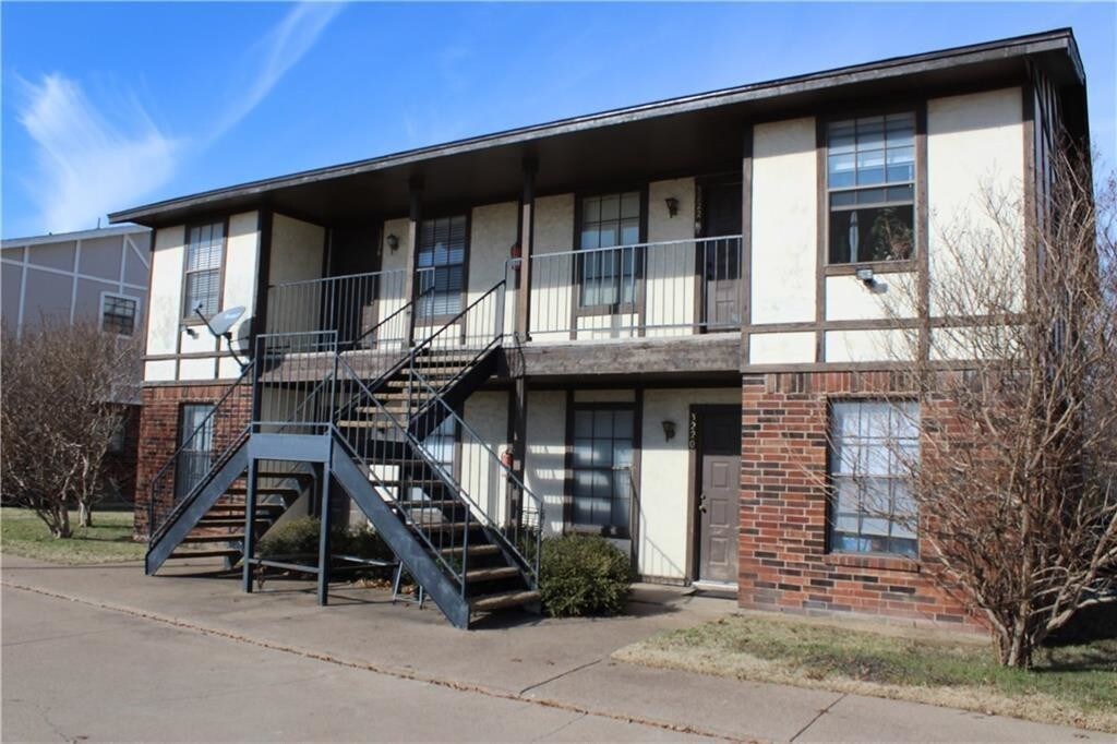 Primary Photo - 3220 Walton Ave