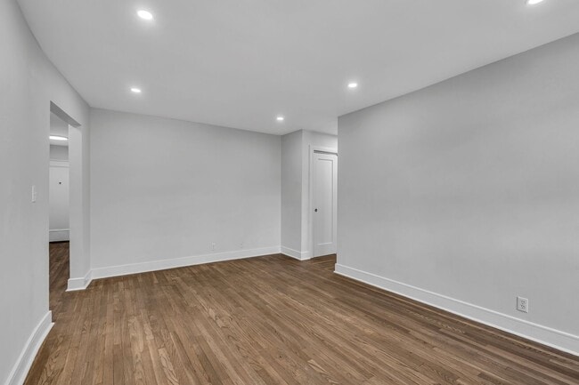 Interior Photo - Palisades Manor Apartments – Modern Living in the Heart of Palisades Park