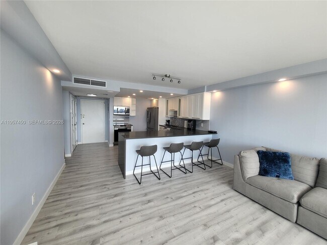 Foto del edificio - 3180 S Ocean Dr