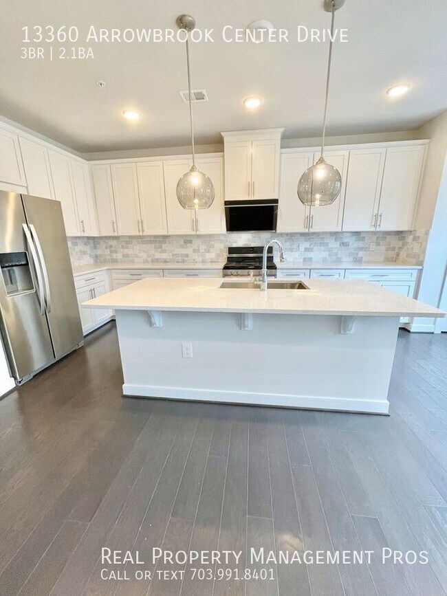 Building Photo - Beautifully Maintained 3 Bedroom 2.5 Bath ...