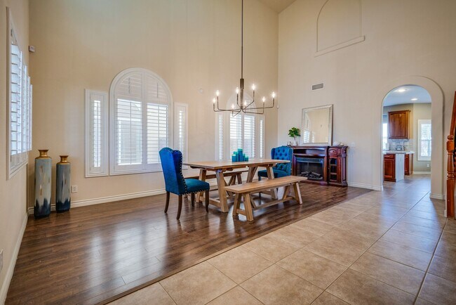Building Photo - Gated single family home with 4 bed 3 bath...