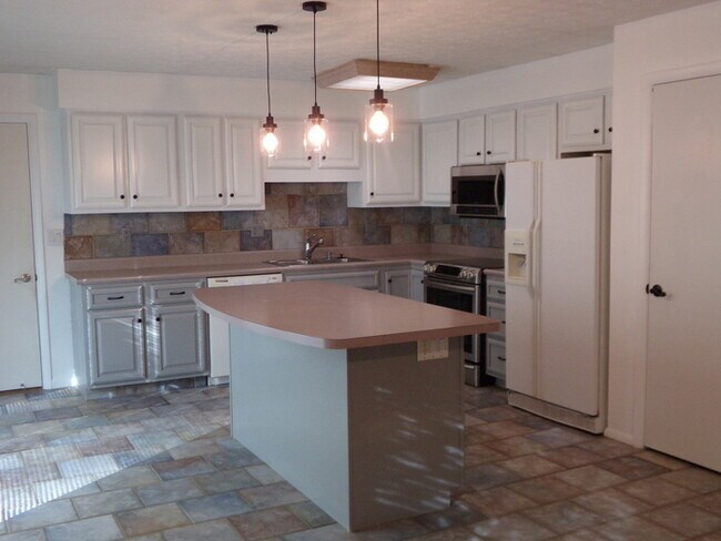 Foto del edificio - COMING SOON! 4 Bed 2.5 Bath Beavercreek Home!