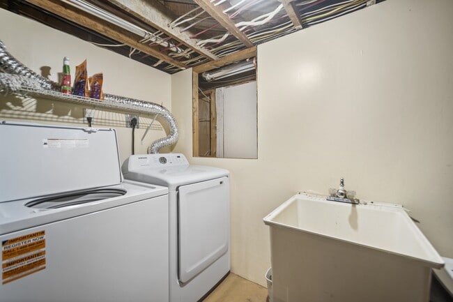 Photo du bâtiment - 52 Grenfell Ave