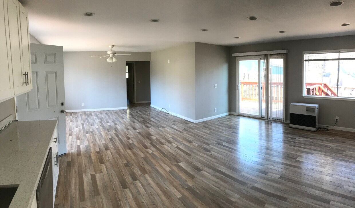 Building Photo - 14601 Uhl Ave