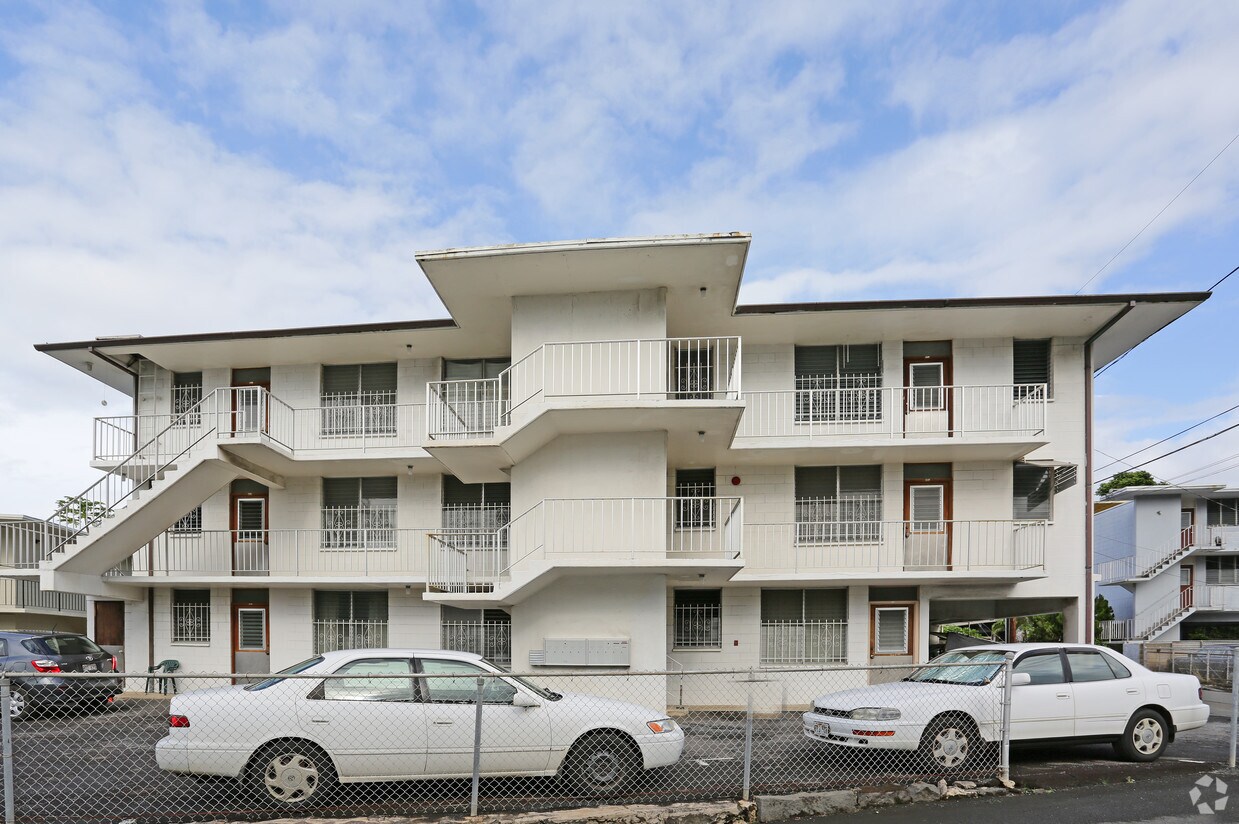 Building Photo - 39 Hialoa St