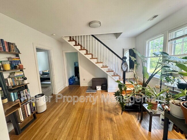 Foto del edificio - 2205 Fenton St