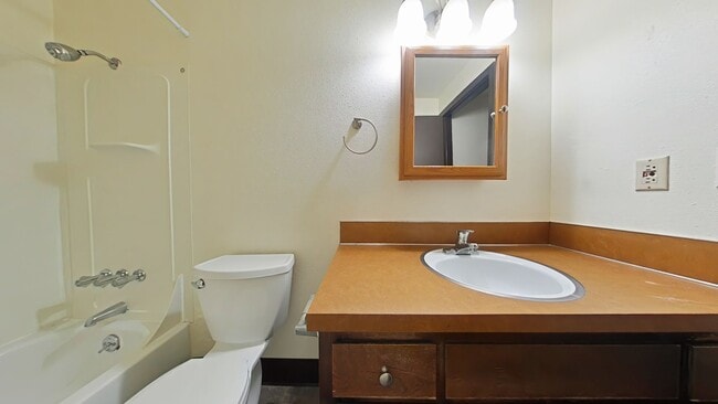 Building Photo - 1 Bedroom Apartment ~ Close to OSU ~ Small...