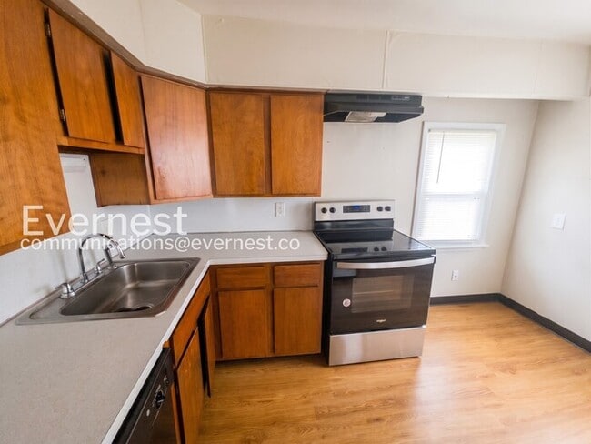 Foto del edificio - 749 Racine Ave