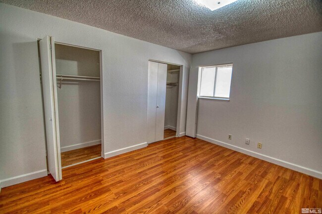 Foto del edificio - 264 W Park St