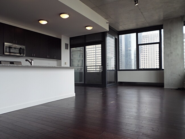 Building Photo - 235 W Van Buren St