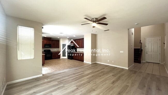 Building Photo - Spacious 4bd/2.5ba House with 2 Car Garage