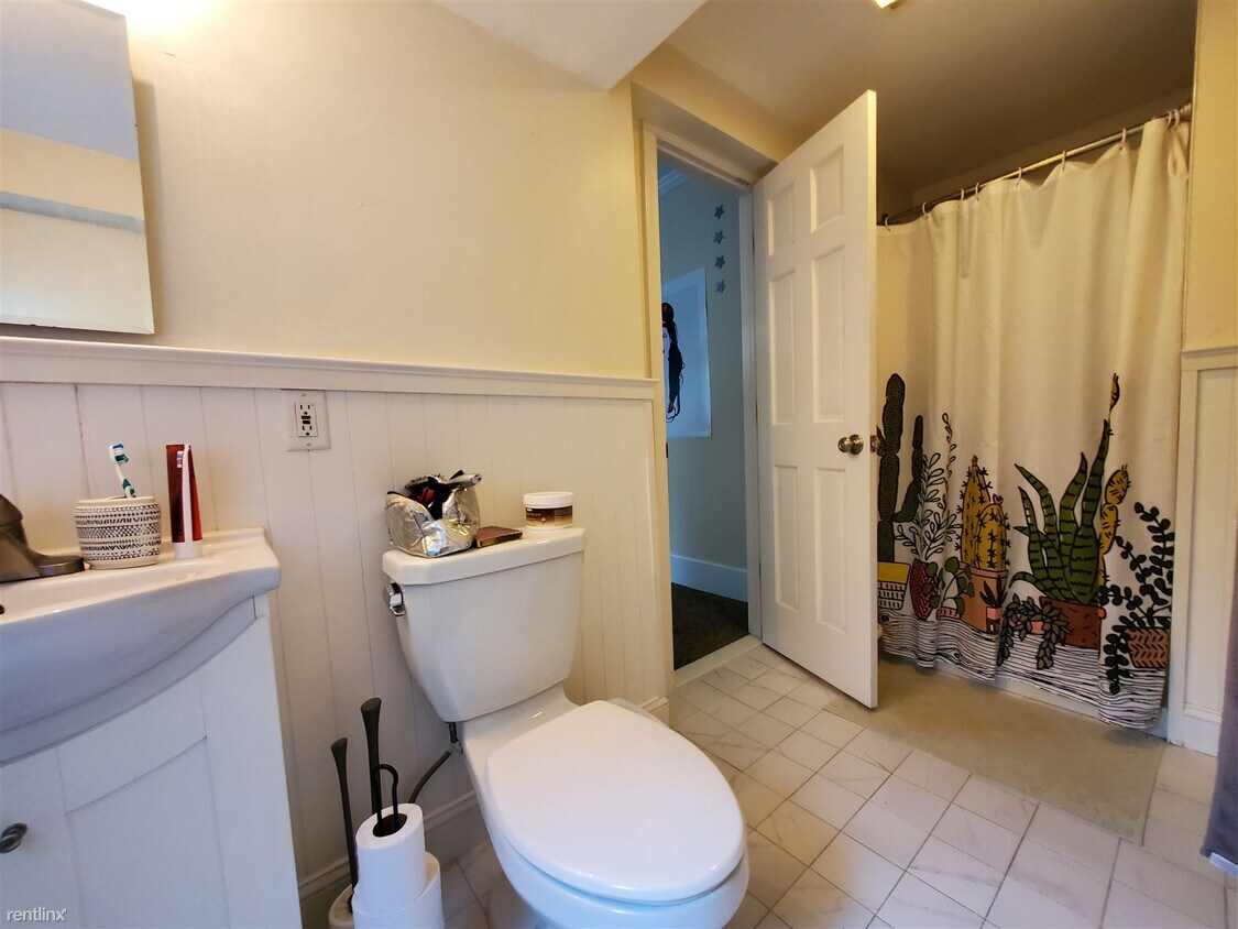 Building Photo - Studio, 1 bath Condo - 1342 Bedford St Unit 1