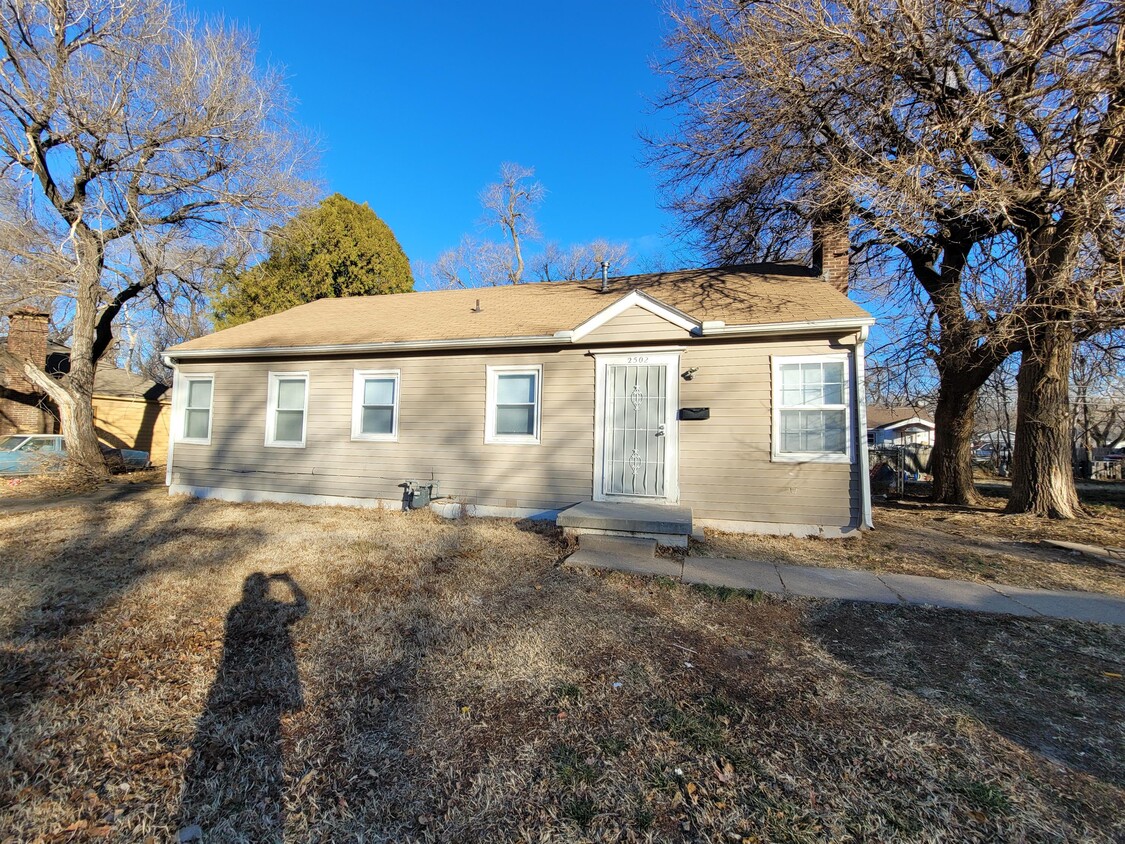 Primary Photo - 2502 E Graham St