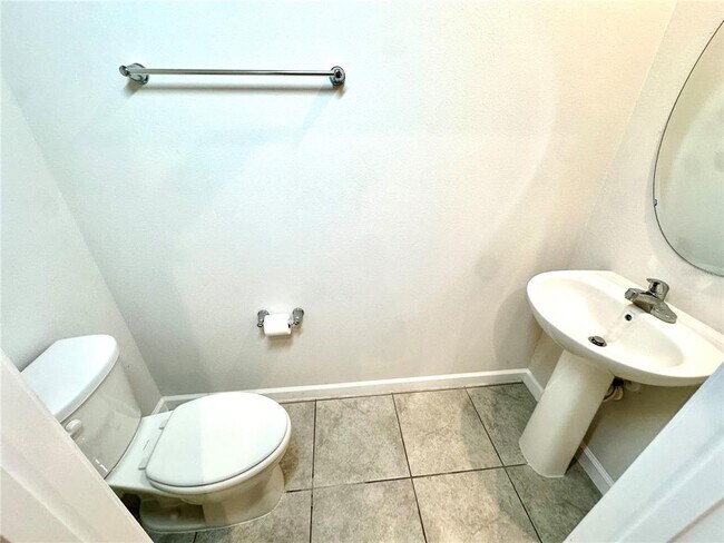 Building Photo - 405 Sedgewick Dr