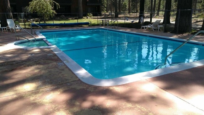 Foto del edificio - 2 bedroom condo with carport, pool and hot tub access