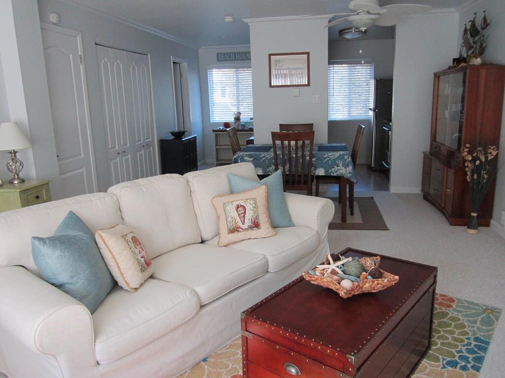 Living Room - 41 Grandview St
