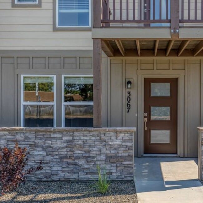 Building Photo - 4-Bedroom Townhome in West Boise