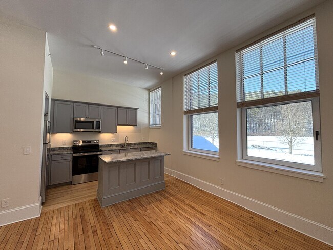 Foto del edificio - 71 Montague City Rd