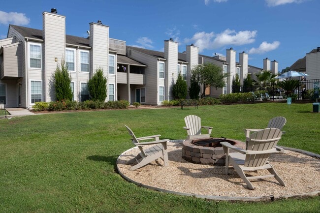 Building Photo - Southern Oaks