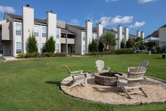 Building Photo - Southern Oaks