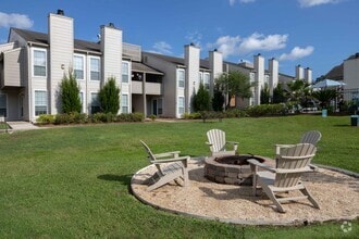 Building Photo - Southern Oaks
