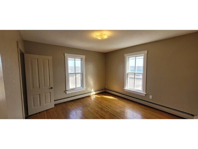 Building Photo - 111 3rd St W