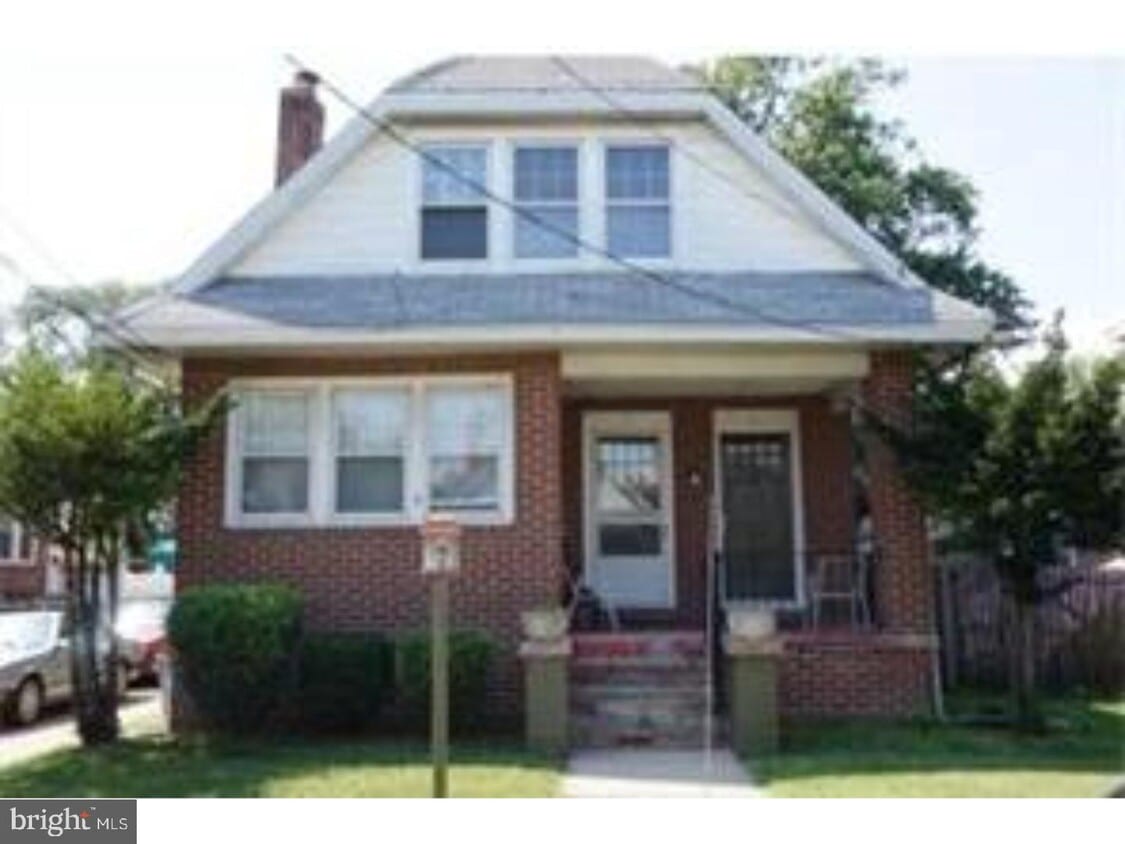 Primary Photo - 6 W Hoffman Ave