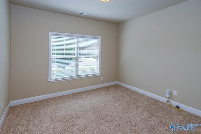 Building Photo - 3031 Greenway Cir SE