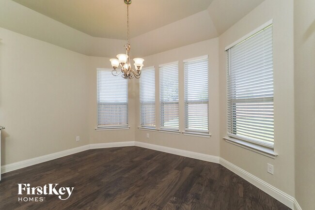 Foto del edificio - 704 Liberty Dr