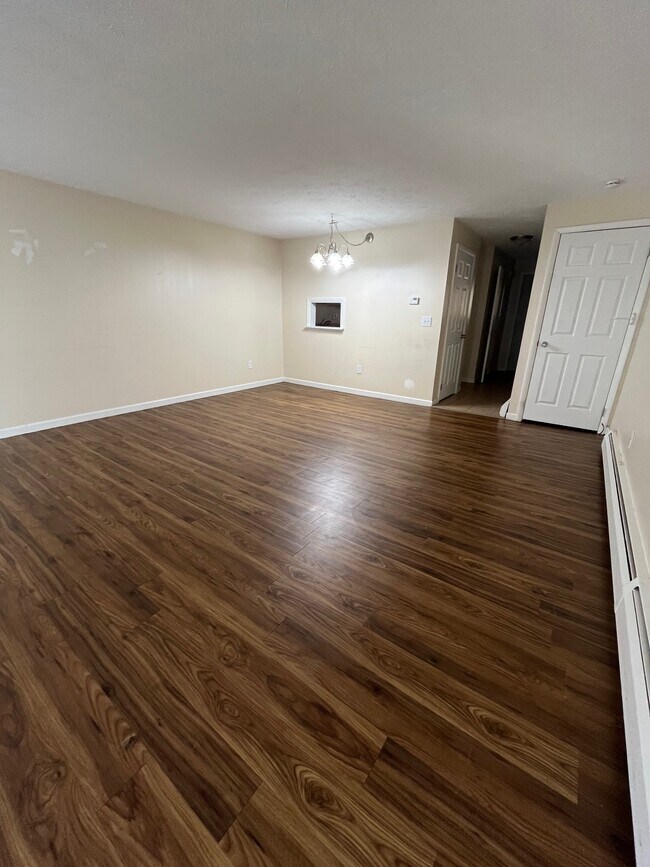 Building Photo - 339 Oakland St