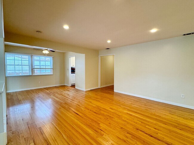 Building Photo - Gorgeous 4 BR / 2 BA La Mesa House at foot...