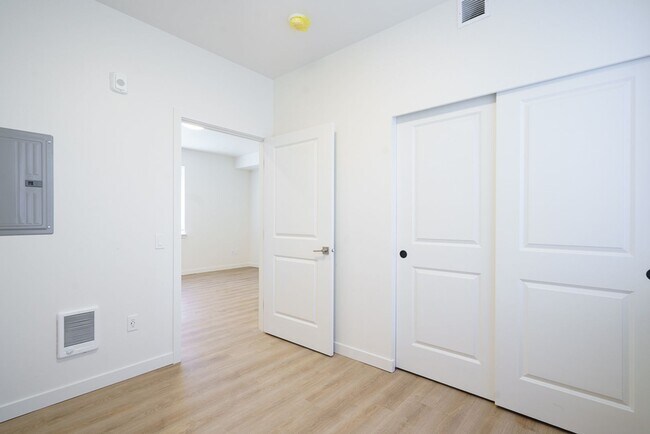 Building Photo - 4343 S Alder St