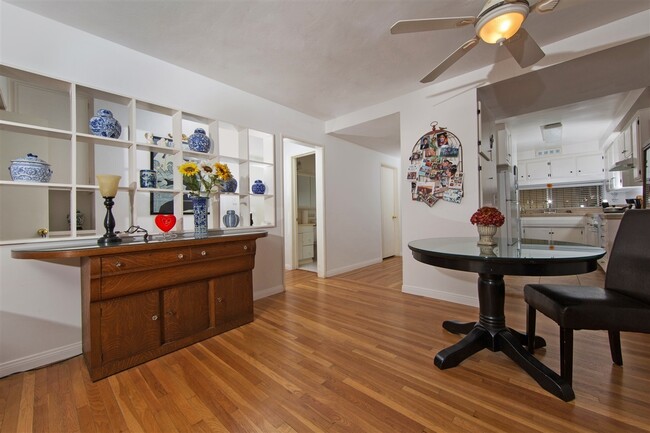 Foto del edificio - Bright 2BR/1.5BA Condo in Prime La Mesa Vi...