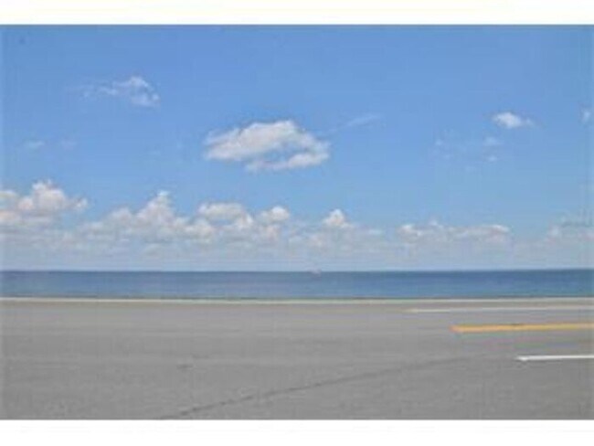 Building Photo - Beautiful 4/2 home in Lovely Venetian Bay ...