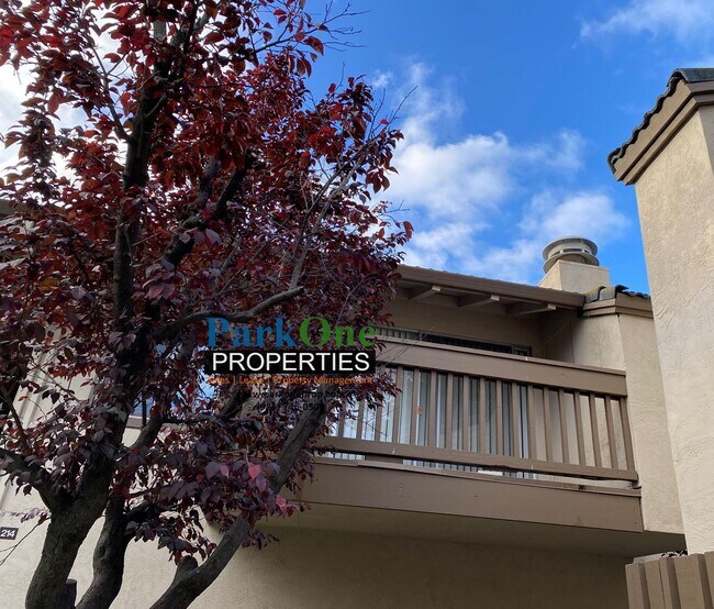 Foto del edificio - Spacious 2 bed / 2 bath condo in great location.