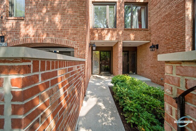 Building Photo - 19W275 Governors Trail