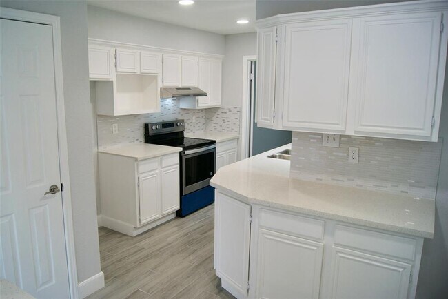 Building Photo - 5801 Lumberdale Rd